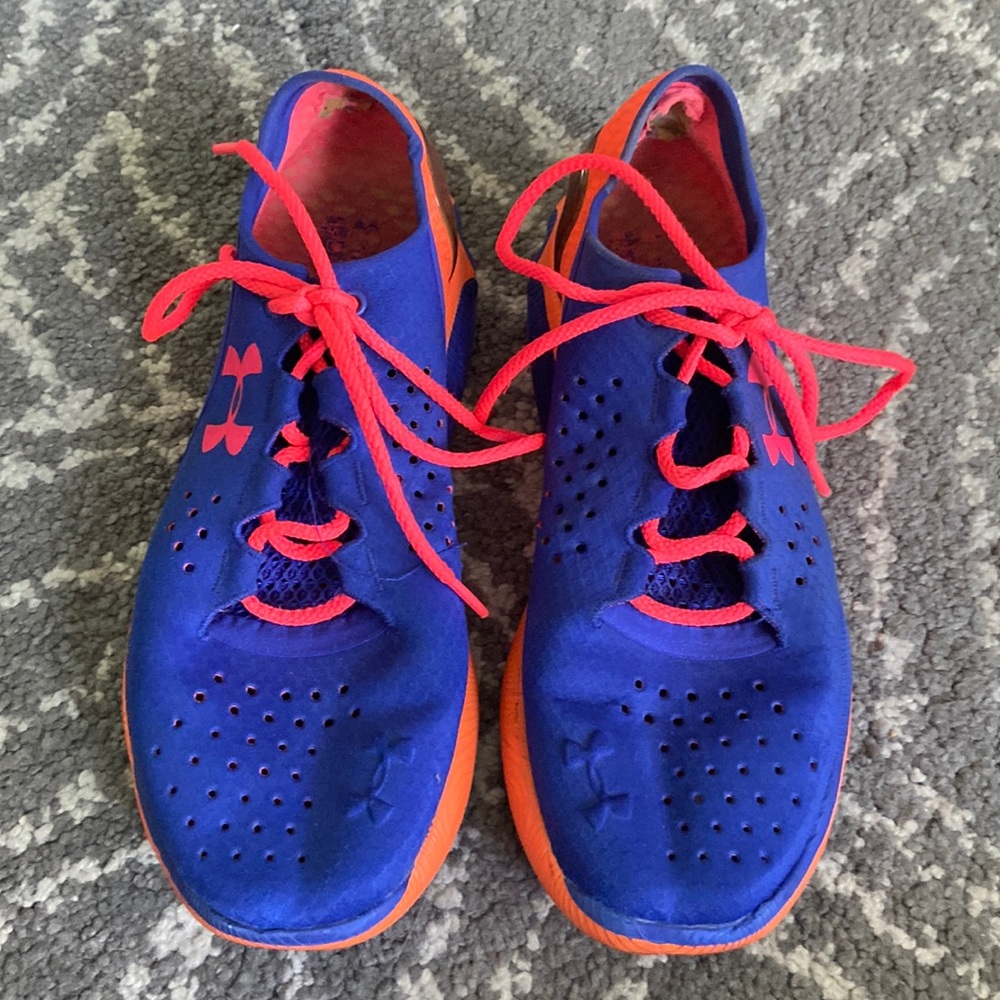Size 8 womens under armour running shoes